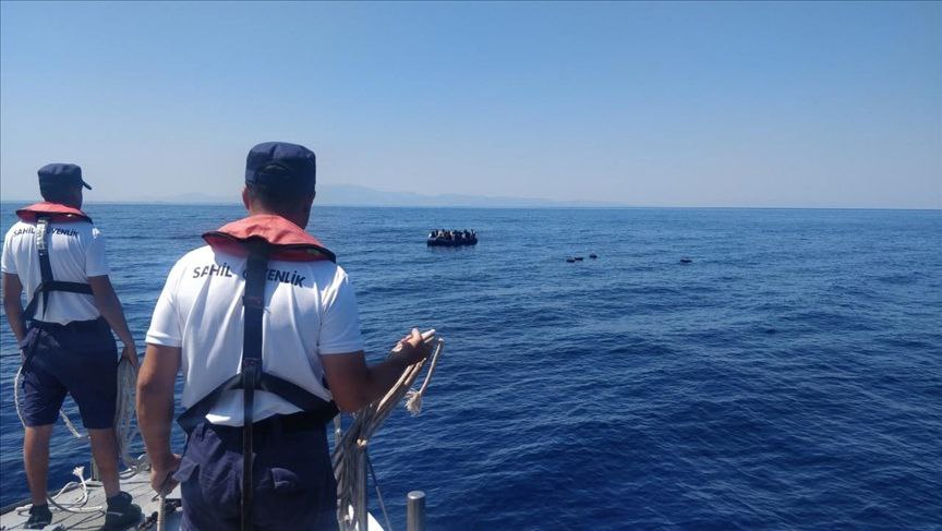 گارد ساحلی ترکیه 104 مهاجر غیرقانونی را از خطر مرگ نجات داد